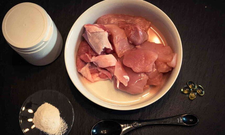 Barf Fleisch in Hundenapf
