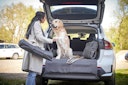 Vorschaubild WOLTERS Dog Traveling Kofferraumbett 110 x 75 x 20 cm dunkelgrau
